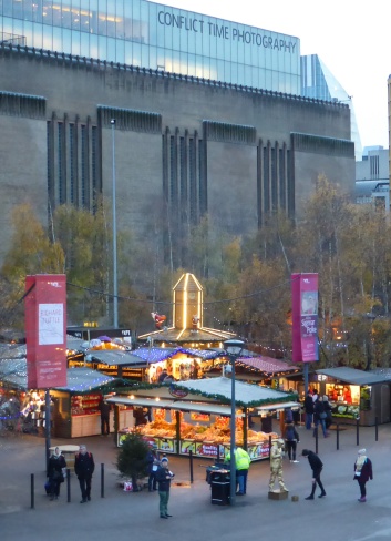 Christmas Market in front of Tate Modern - Millenimum Bridge